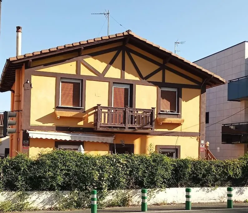 Апартаменты Preciosa Casa Bi-Familiar Al Lado De Donosti. Ирун